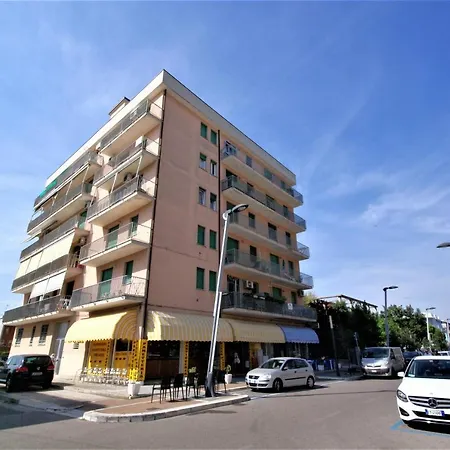 아파트 Perla 7 Moderno E Confortevole Climatizzato Adiacente La Spiaggia Ed Il Centro Paese